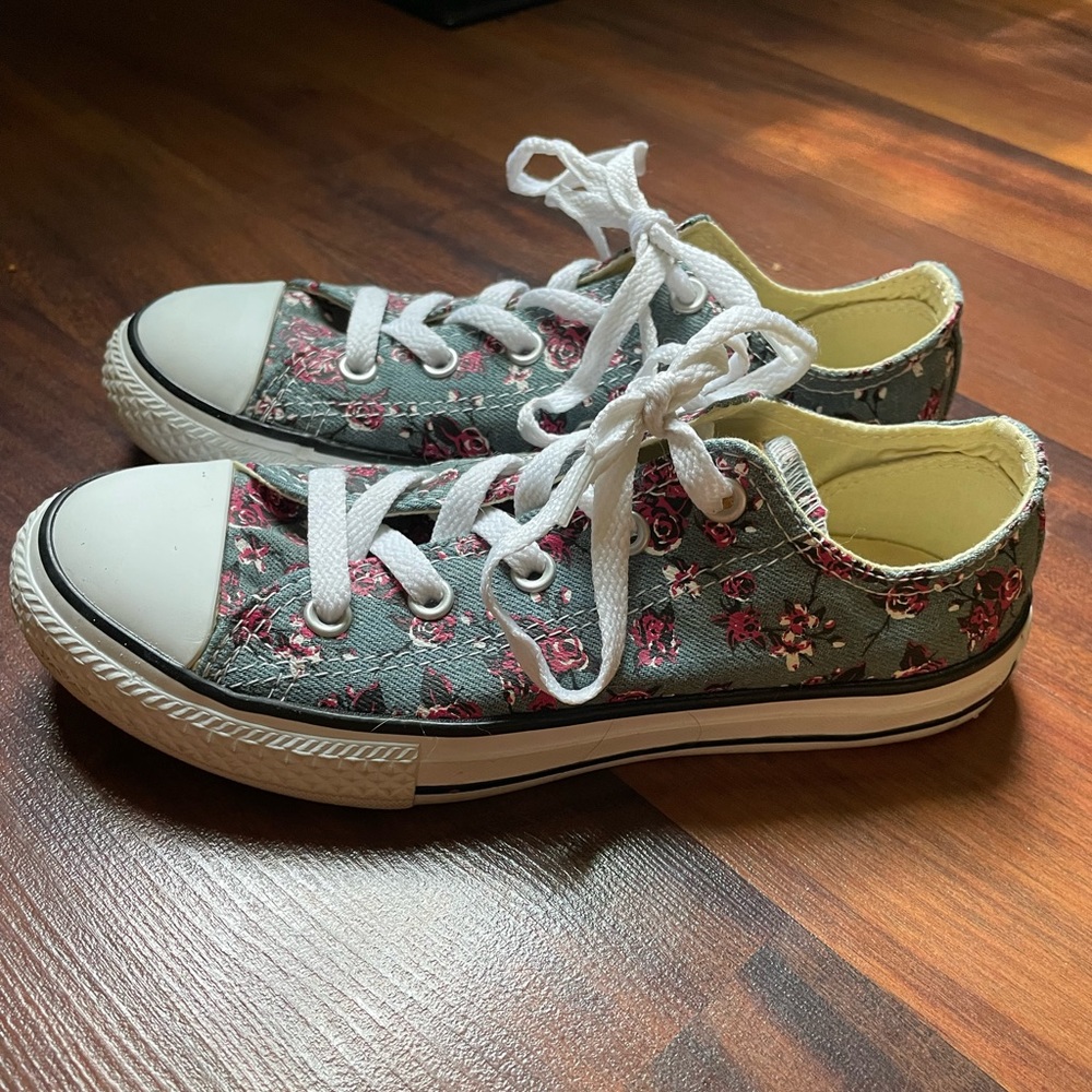 Kids size 2 Converse Chuck Taylor’s